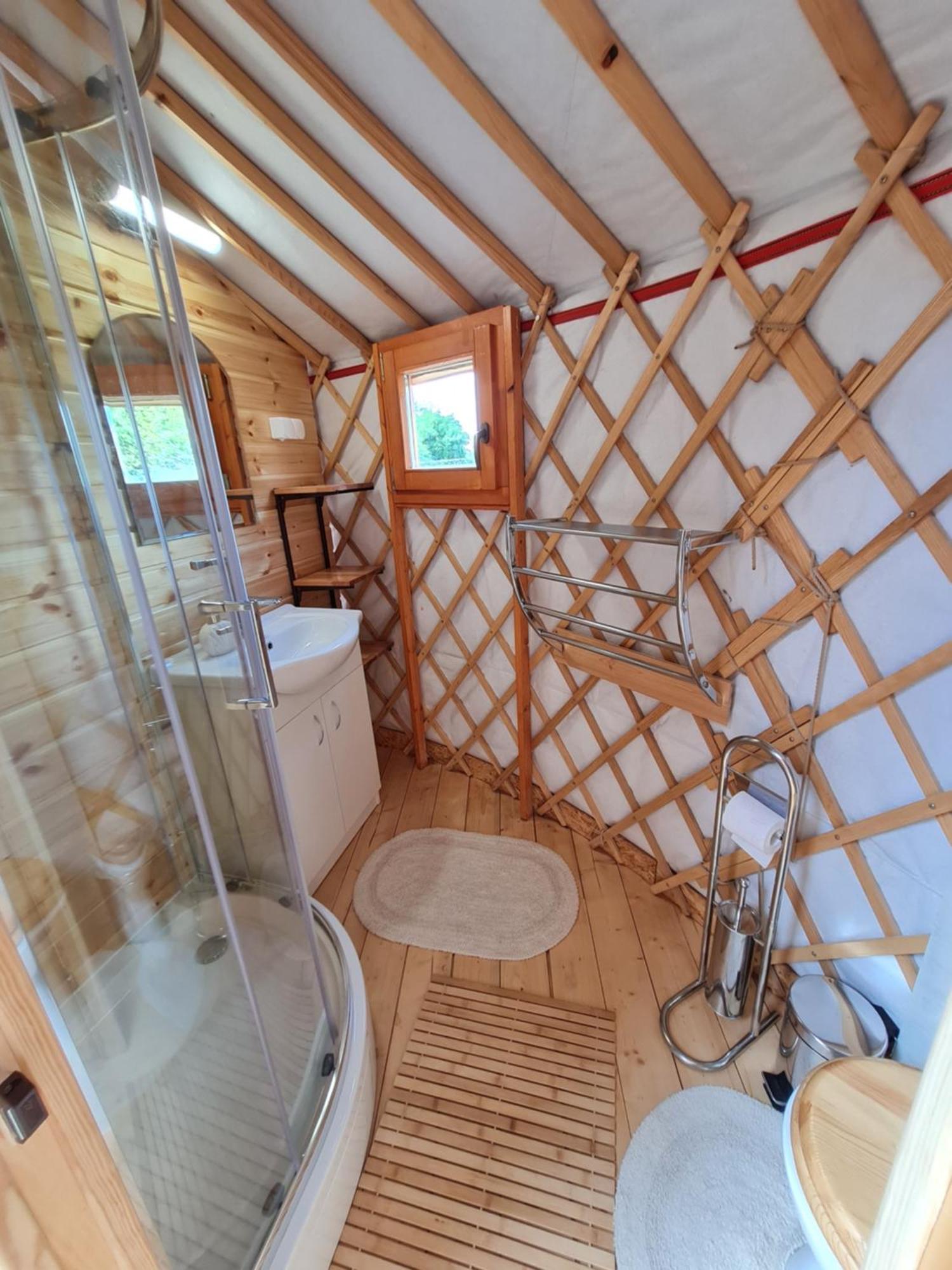 Hotel Jurtafarm Rackeve - A Nomad Luxus Extérieur photo