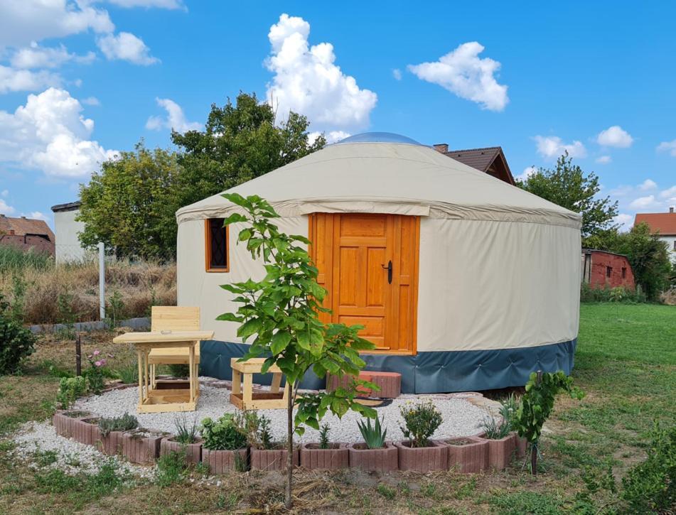 Hotel Jurtafarm Rackeve - A Nomad Luxus Extérieur photo